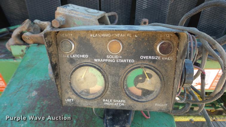 image for item DG9247 1984 John Deere 530 round baler