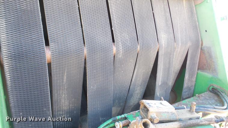 image for item DG9247 1984 John Deere 530 round baler