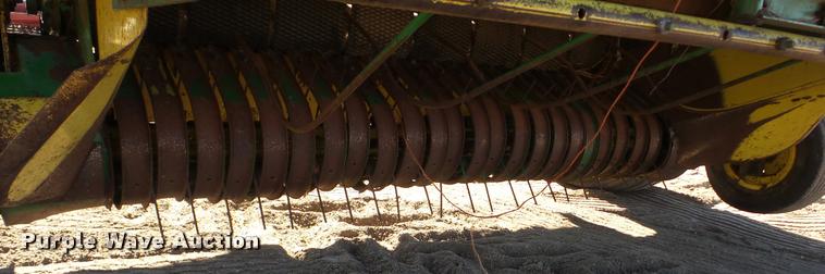 image for item DG9247 1984 John Deere 530 round baler