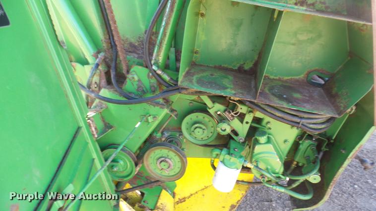 image for item DG9247 1984 John Deere 530 round baler