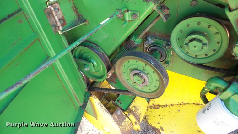 image for item DG9247 1984 John Deere 530 round baler
