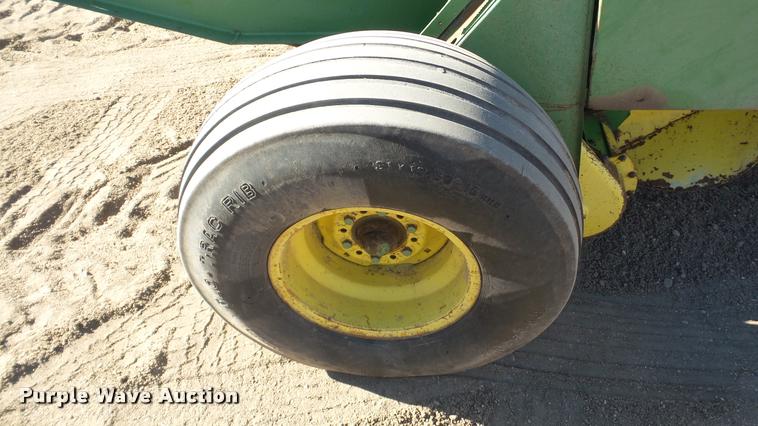 image for item DG9247 1984 John Deere 530 round baler