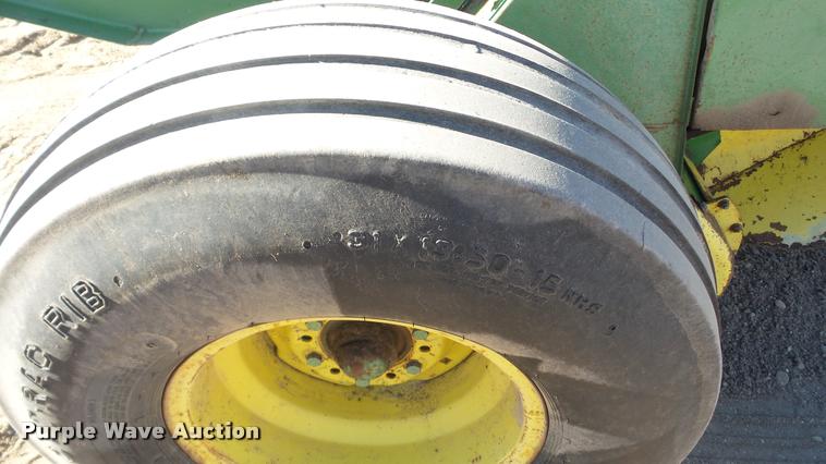 image for item DG9247 1984 John Deere 530 round baler