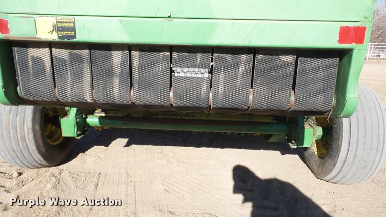 image for item DG9247 1984 John Deere 530 round baler