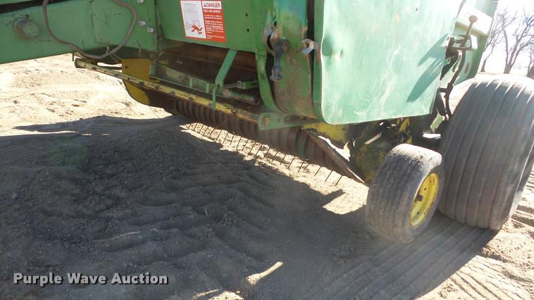 image for item DG9247 1984 John Deere 530 round baler