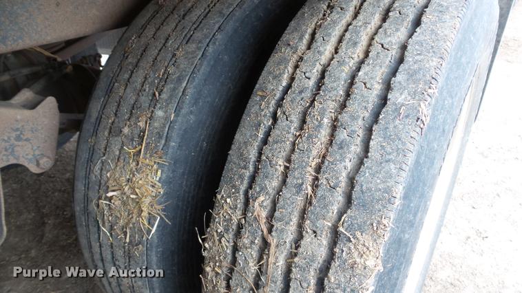 image for item J5724 2007 Artex V7 silage trailer