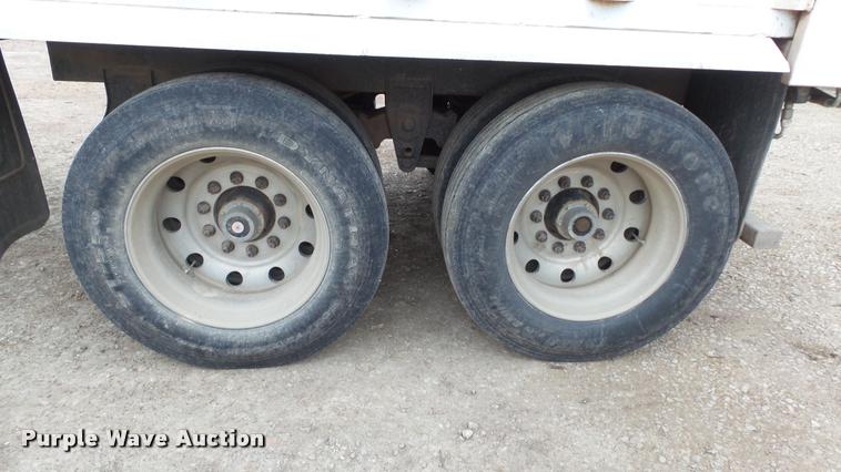 image for item J5724 2007 Artex V7 silage trailer