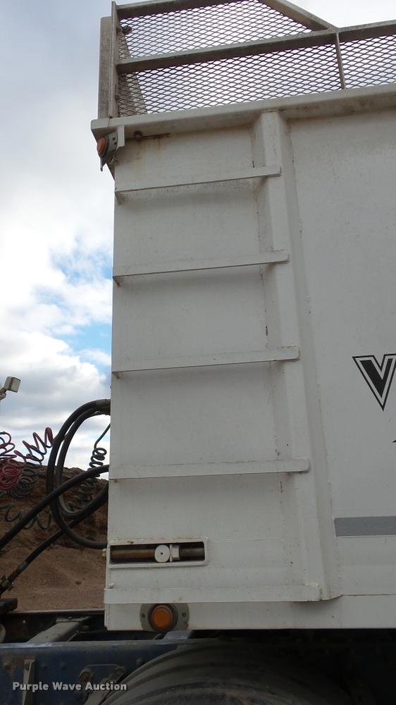 image for item J5724 2007 Artex V7 silage trailer