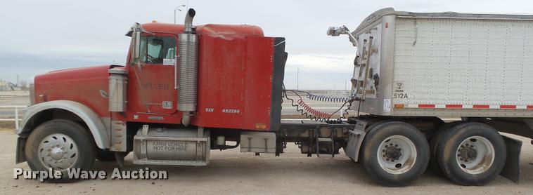 image for item DB1756 1998 Freightliner FLD semi truck