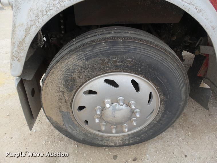 image for item DB1756 1998 Freightliner FLD semi truck