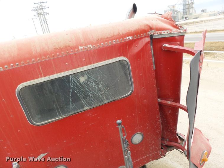 image for item DB1756 1998 Freightliner FLD semi truck