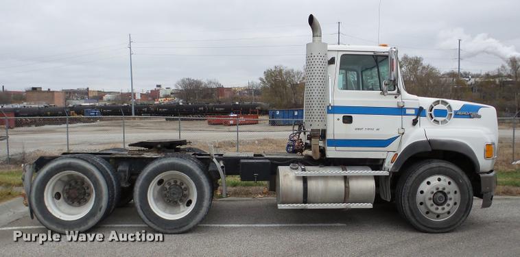 image for item DB5355 1995 Ford LTA9000 Aero Max 106 semi truck