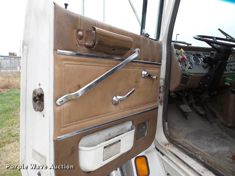 image for item DB5355 1995 Ford LTA9000 Aero Max 106 semi truck