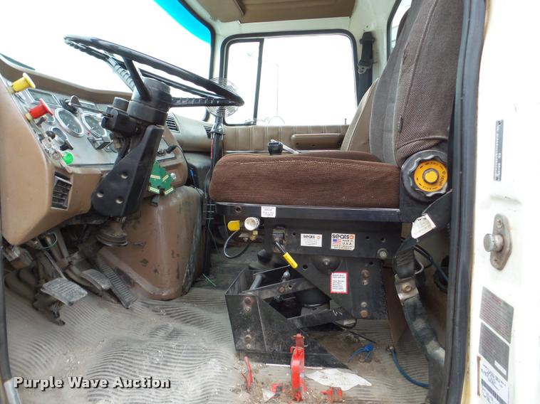 image for item DB5355 1995 Ford LTA9000 Aero Max 106 semi truck