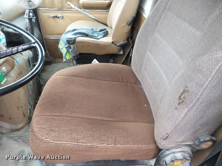 image for item DB5355 1995 Ford LTA9000 Aero Max 106 semi truck