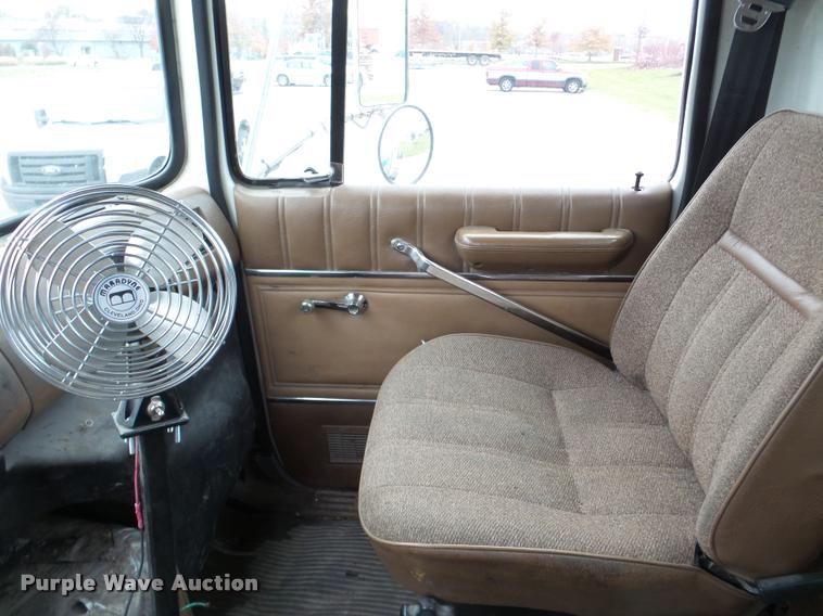 image for item DB5355 1995 Ford LTA9000 Aero Max 106 semi truck