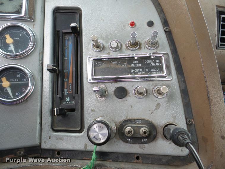 image for item DB5355 1995 Ford LTA9000 Aero Max 106 semi truck