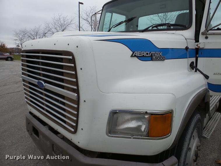 image for item DB5355 1995 Ford LTA9000 Aero Max 106 semi truck
