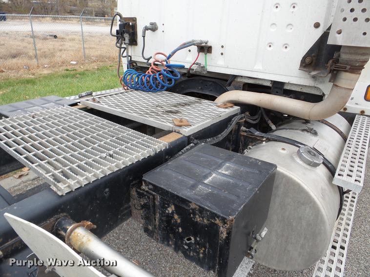 image for item DB5355 1995 Ford LTA9000 Aero Max 106 semi truck