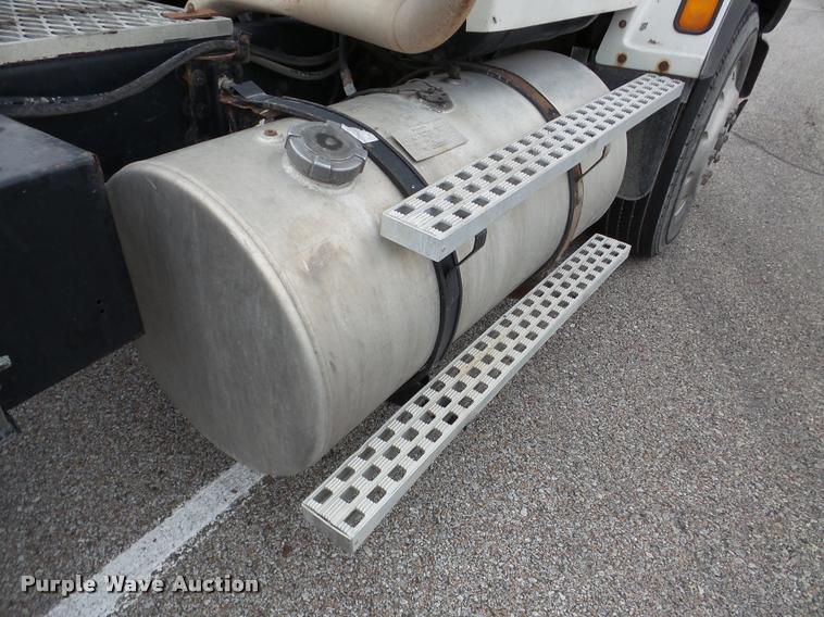 image for item DB5355 1995 Ford LTA9000 Aero Max 106 semi truck