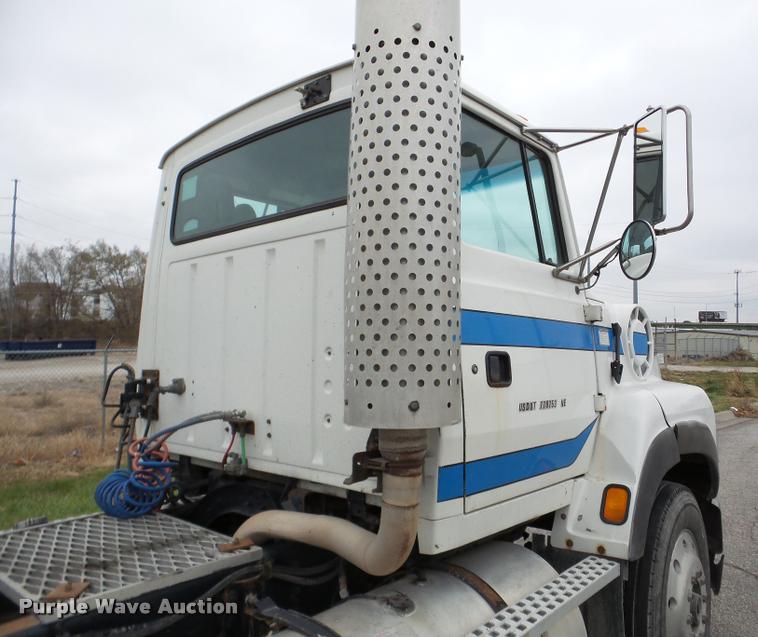 image for item DB5355 1995 Ford LTA9000 Aero Max 106 semi truck