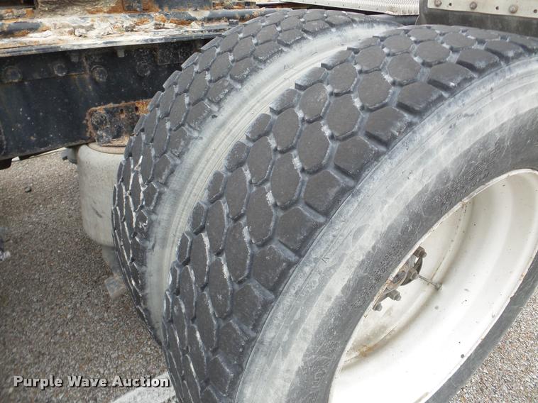 image for item DB5355 1995 Ford LTA9000 Aero Max 106 semi truck