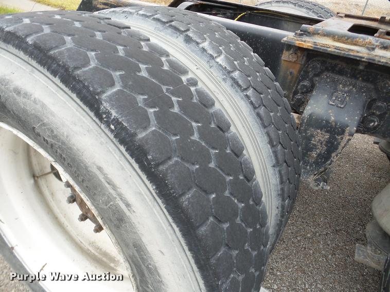 image for item DB5355 1995 Ford LTA9000 Aero Max 106 semi truck