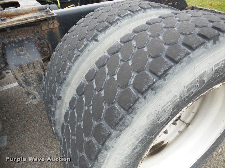 image for item DB5355 1995 Ford LTA9000 Aero Max 106 semi truck