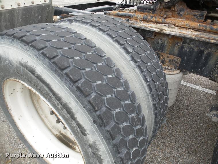 image for item DB5355 1995 Ford LTA9000 Aero Max 106 semi truck