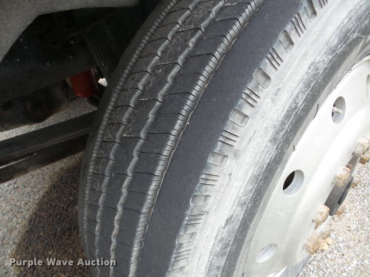 image for item DB5355 1995 Ford LTA9000 Aero Max 106 semi truck