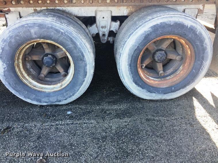 image for item F1703 1985 Brae dry van trailer