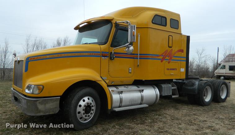 image for item J5001 2004 International 9400i SBA semi truck