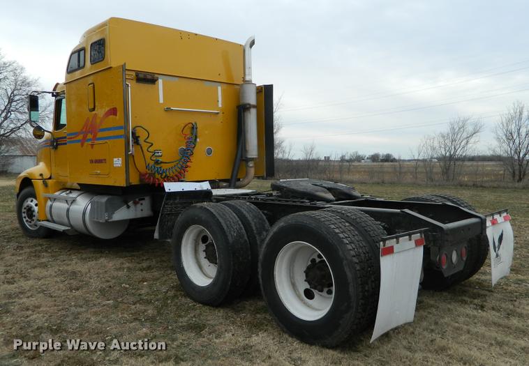 image for item J5001 2004 International 9400i SBA semi truck