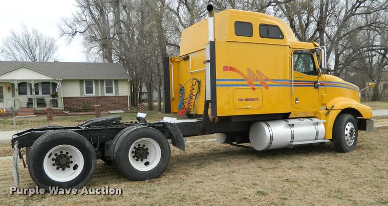 image for item J5001 2004 International 9400i SBA semi truck