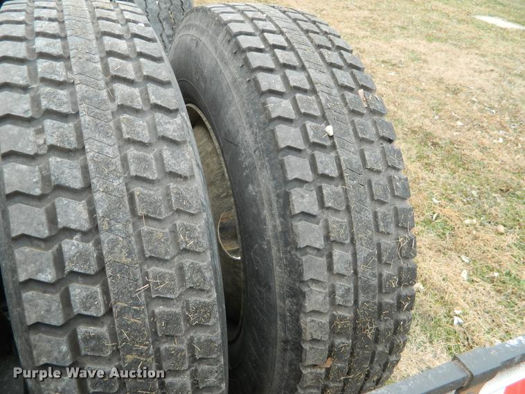 image for item J5001 2004 International 9400i SBA semi truck