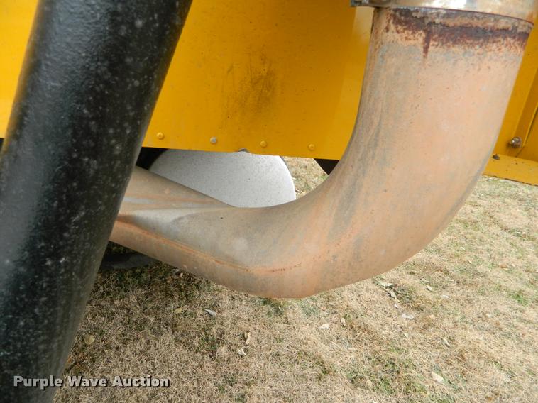 image for item J5001 2004 International 9400i SBA semi truck