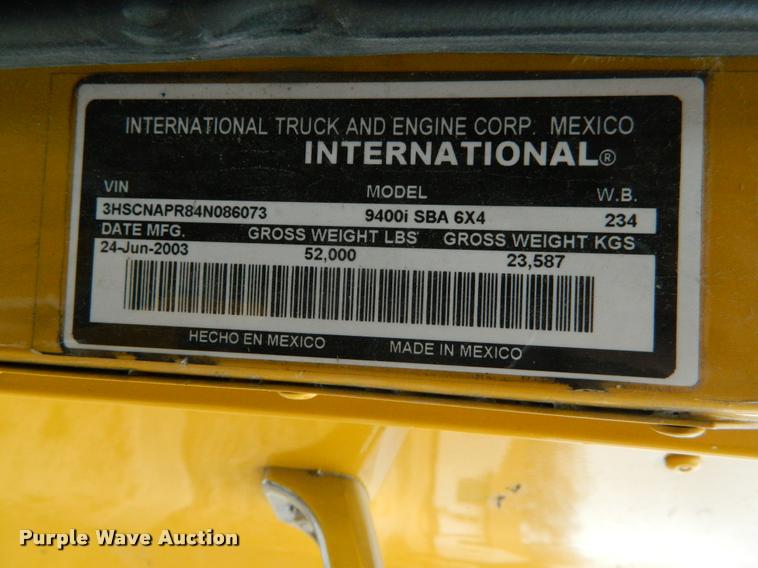 image for item J5001 2004 International 9400i SBA semi truck