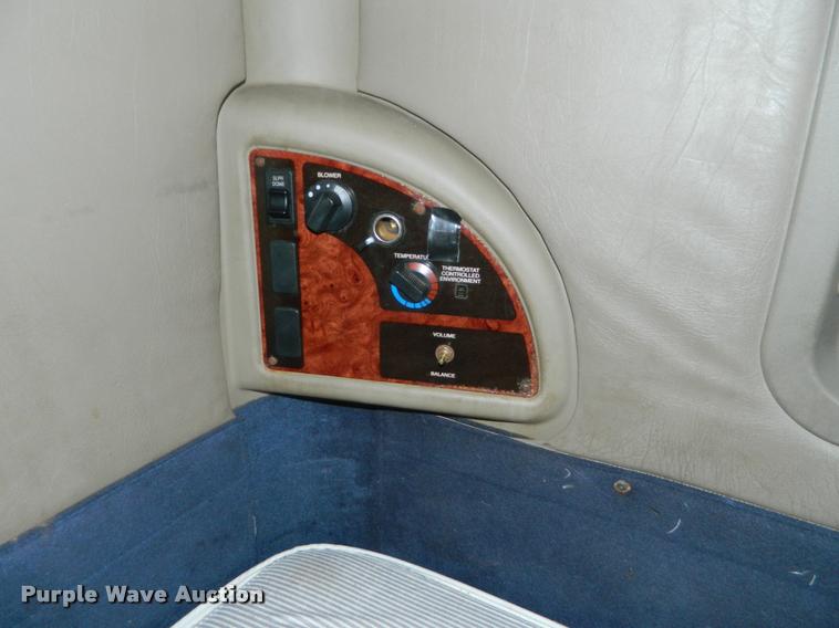 image for item J5001 2004 International 9400i SBA semi truck