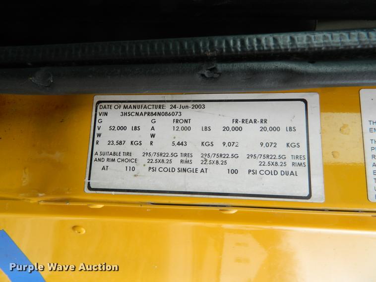 image for item J5001 2004 International 9400i SBA semi truck