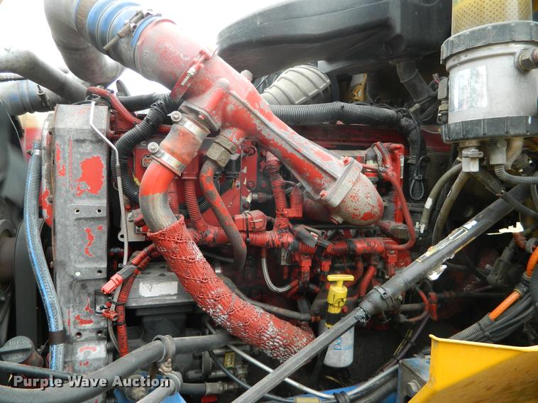 image for item J5001 2004 International 9400i SBA semi truck