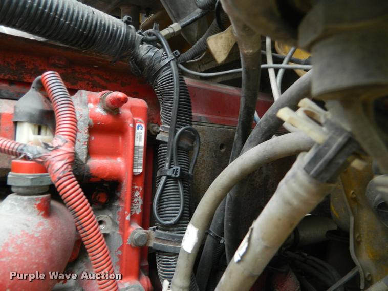 image for item J5001 2004 International 9400i SBA semi truck