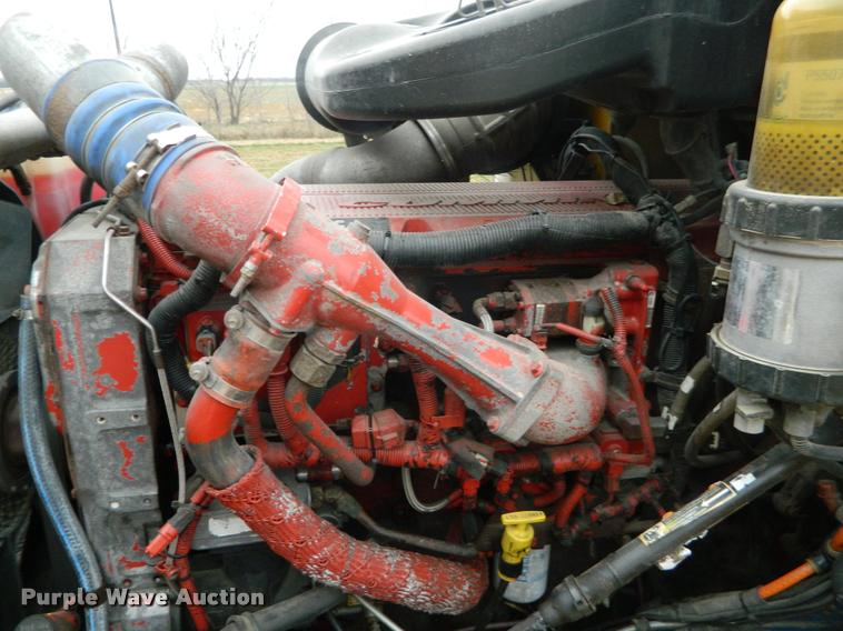 image for item J5001 2004 International 9400i SBA semi truck