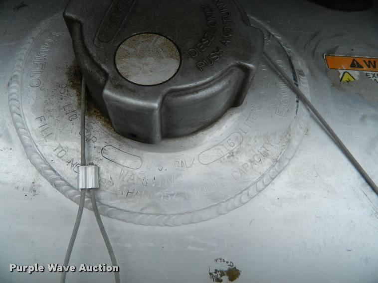 image for item J5002 2004 Freightliner Columbia semi truck