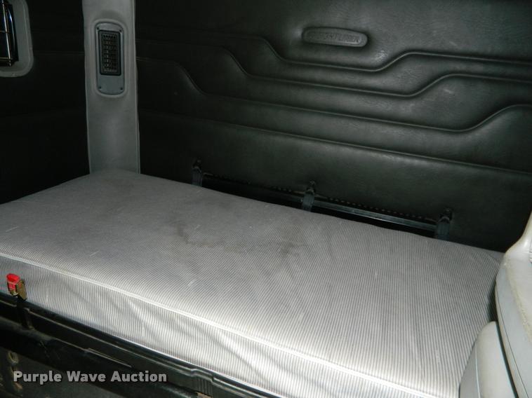 image for item J5002 2004 Freightliner Columbia semi truck