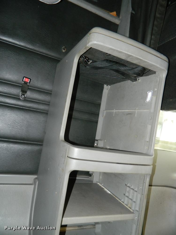 image for item J5002 2004 Freightliner Columbia semi truck