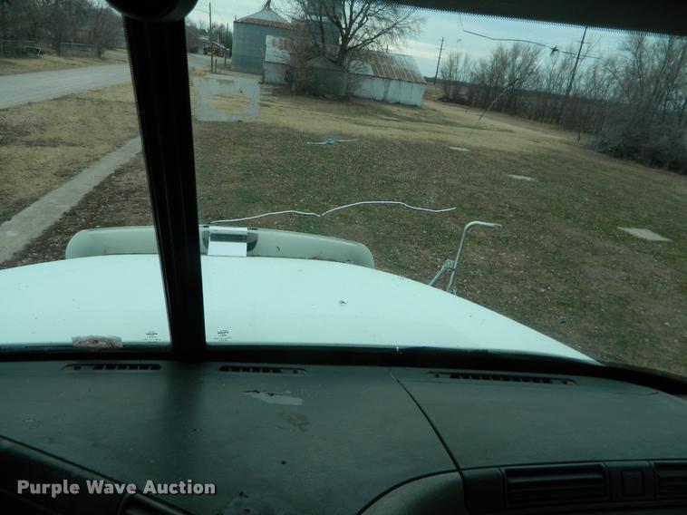 image for item J5002 2004 Freightliner Columbia semi truck