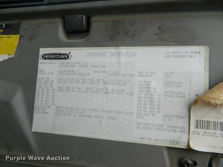 image for item J5002 2004 Freightliner Columbia semi truck