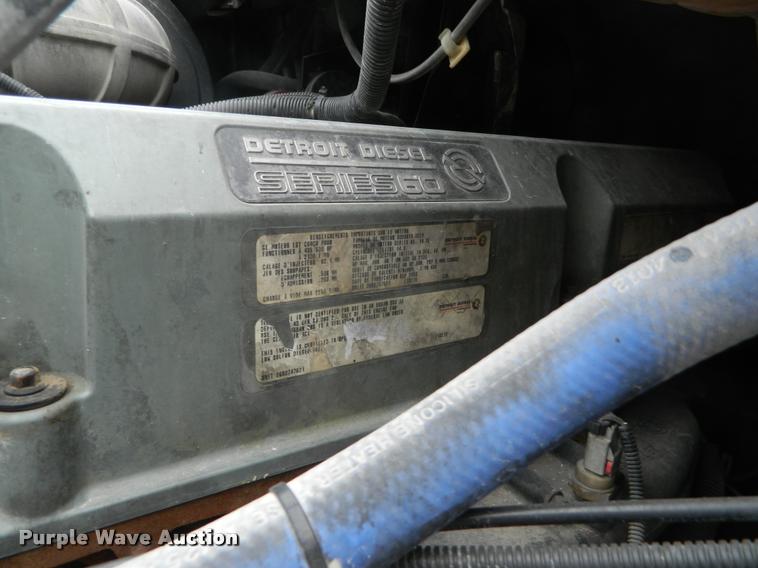 image for item J5002 2004 Freightliner Columbia semi truck