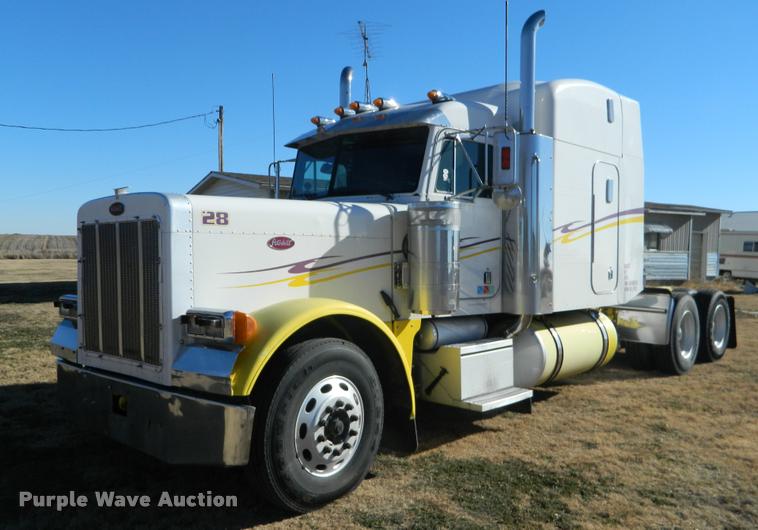 image for item J5010 2005 Peterbilt 379 semi truck