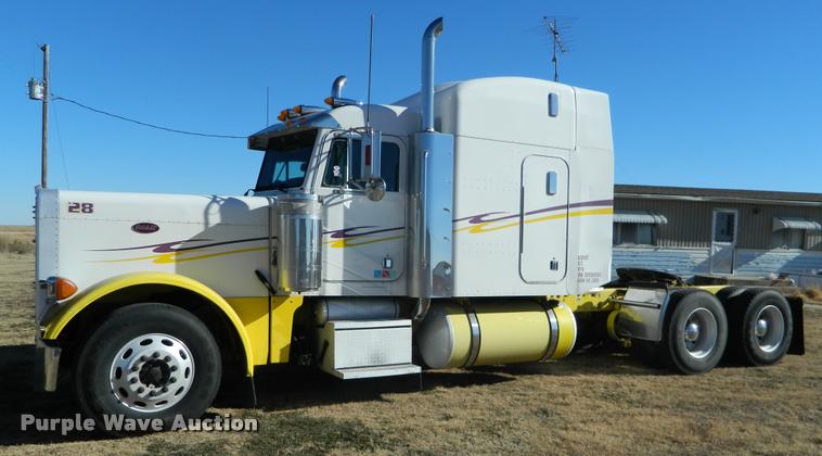 image for item J5010 2005 Peterbilt 379 semi truck